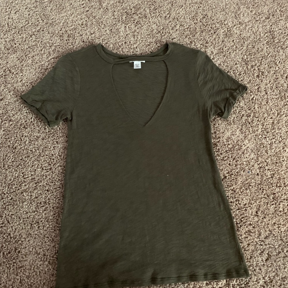 Olive green key hole tee